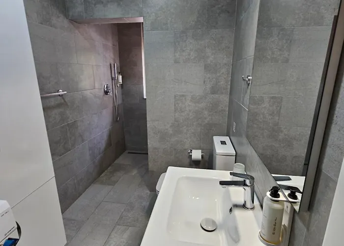 Brian's In ティラナ